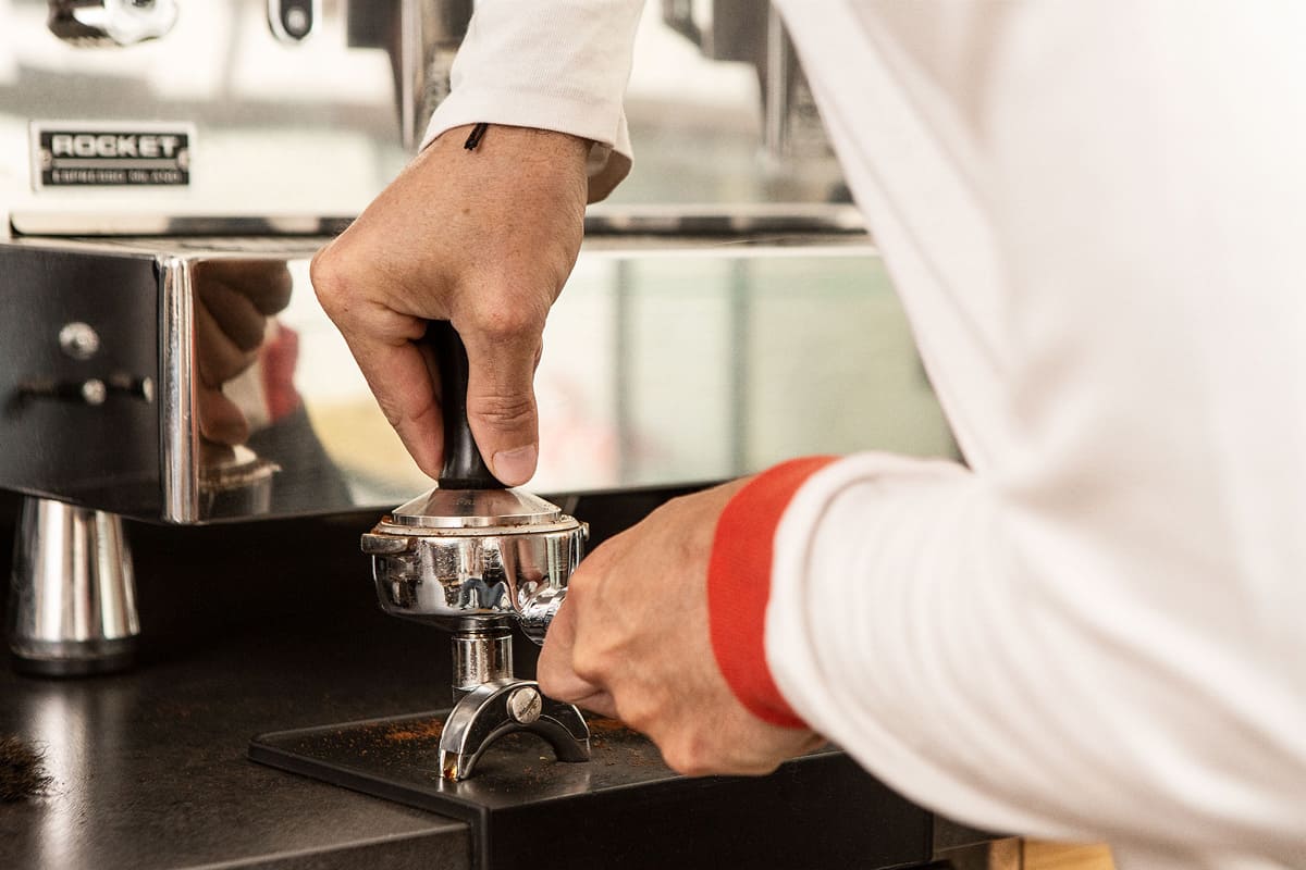 Barista im Café - Bohne 37