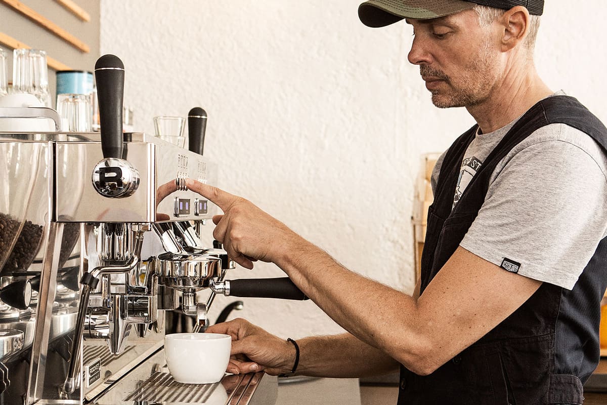 Barista im Café - Bohne 37